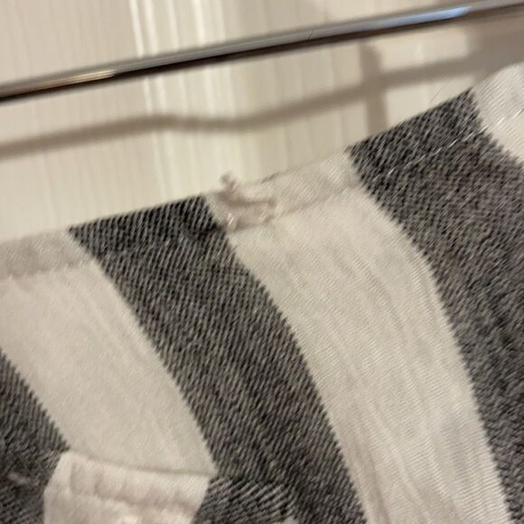 Striped Jumpsuit with open back - Picture 5 of 11